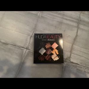 Huda beauty Smokey, small palette, brand new